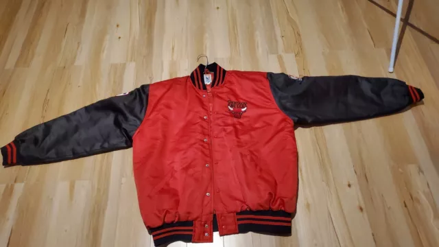 Vintage NBA Spalding Chicago Bulls Bomber Jacket. Size M fits like L 