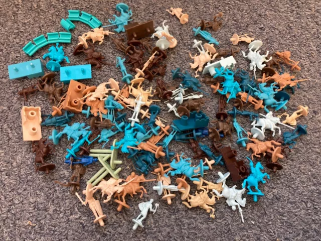 Vtg Miniature Plastic Figure Lot Medieval Knights Archer Lancer Game Playset ?