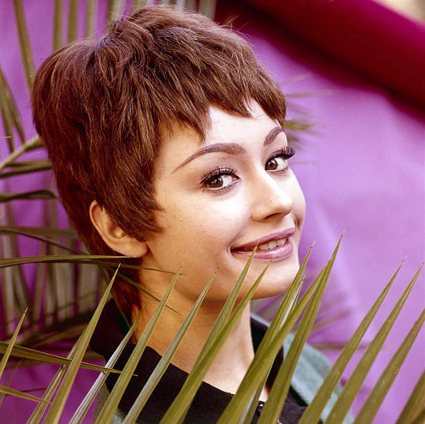 Italian Tv Presenter Actress Singer & Showgirl Raffaella Carr OLD PHOTO 1