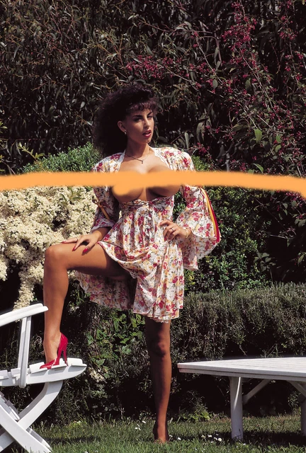 SARAH LOUISE YOUNG Hochglanz Foto 13 x 18 cm 84-70 EUR 1,00 - PicClick FR