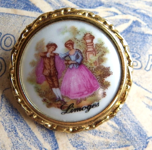 Broche Ancienne En Porcelaine De Limoges – Décor Scène Galante Fragonard, Occasion