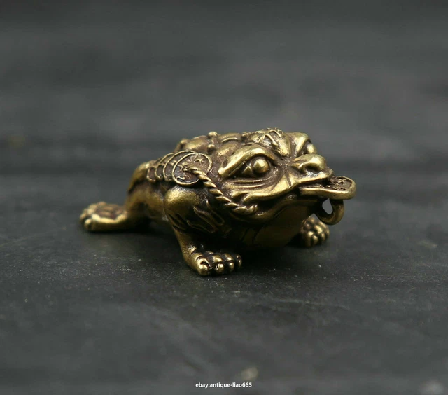37MM Small Curio Chinese Bronze Animal Golden Toad Spittor Money Wealth Statue M