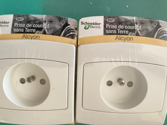Prise électrique 2 Pôles Sans Terre Alombard - 16A - Blanche - Occasion Bon état
