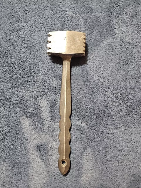https://www.picclickimg.com/zBgAAOSwI6NklJFA/Cast-Aluminum-2-Sided-Meat-Tenderizer-Hammer-Vintage.webp