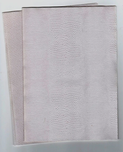 Pergamino con patrón de reptil en relieve 10 hojas color blanco talla A5