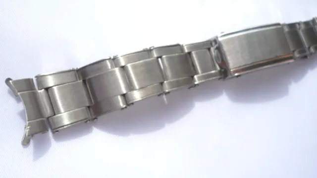 Cinturino per orologio acciaio con anse curve mm. 14 vintage mai usato.