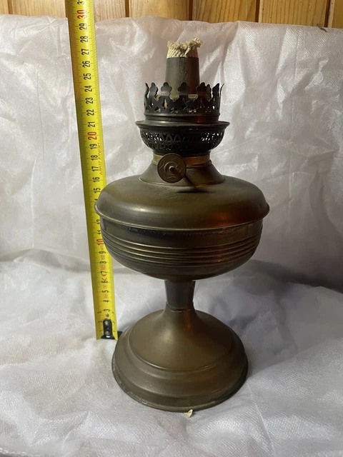 ANCIENNE LAMPE À Pétrole Pied en Bois, Corps Laiton. Parfait état. Hauteur 52 cm EUR 27,00 - FR