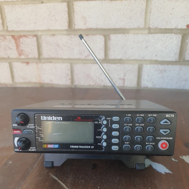 Scanner Uniden BCT8 Trunk Tracker III – Pour Pièces Ou Réparation (Bearcat NASCAR)