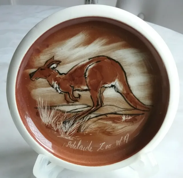 Stunning Australian Pottery Studio Anna Round Dish Kangaroo