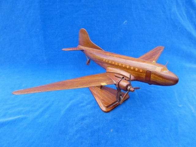 Maquette Avion De Chasse F-4U7 CORSAIR Flottille 14F de l'Aéronavale Française au 1/30