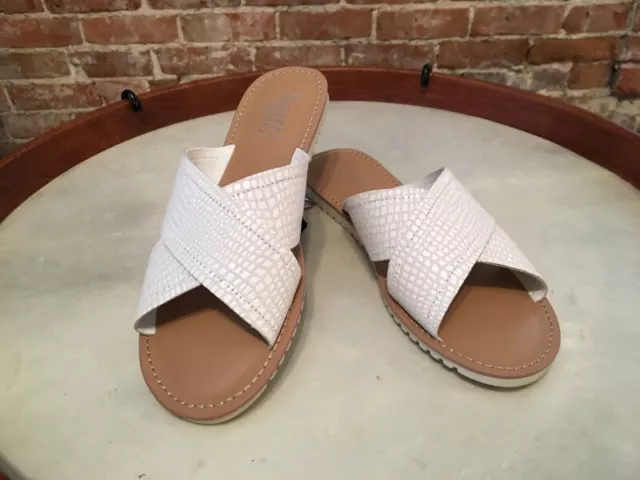 Franco Sarto Ice Textured Leather Criss-Cross Strap Quentin Slide Sandal 8.5 NEW