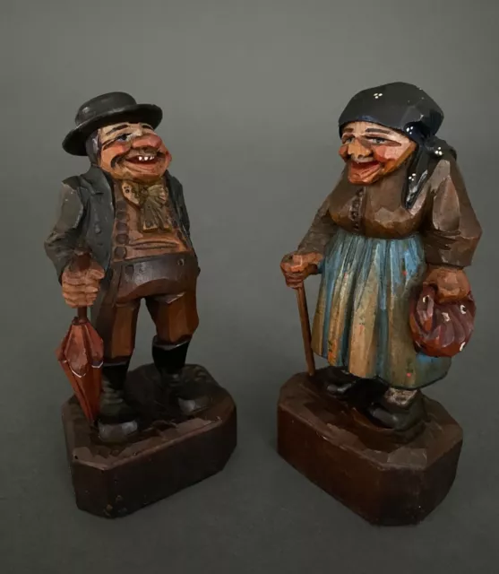 Couple de personnages grotesques en bois sculpté polychrome début XXe H5372