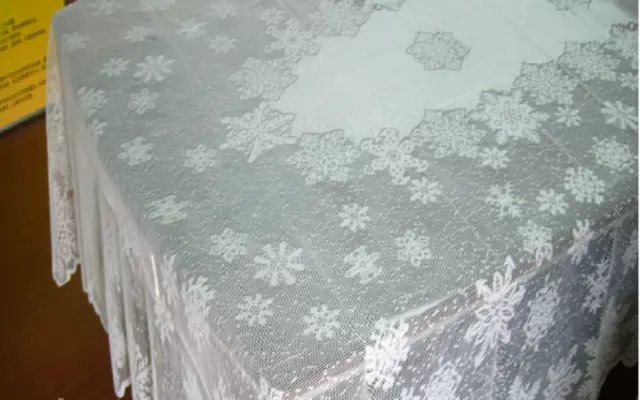 Heritage Lace White SNOWFLAKE Diameter 178cm  Tablecloth - Winter, Christmas