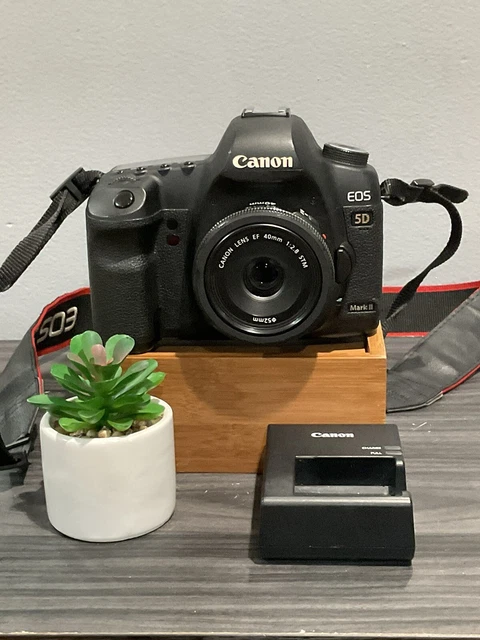 Near Mint Canon EOS 5D Mark II 21.1MP Digital Camera with EF 40mm Lens Charger