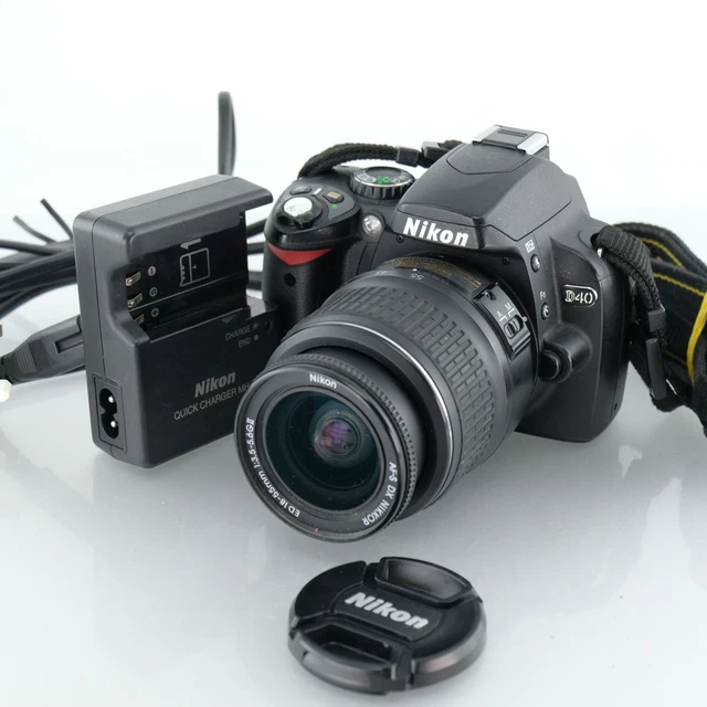 Nikon D40 AF-S DX ED 18-55mm F3.5-5.6G II 純正予備バッテリ Nikon D40 AF-S DX ED 18-55mm F3.5-5.6G II 純正予備バッテリ