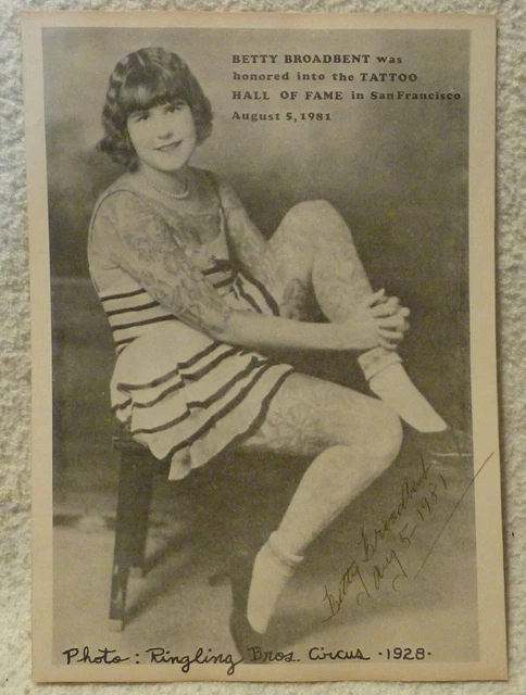 Imagen antigua firmada de colección de Betty doblada a bordo
