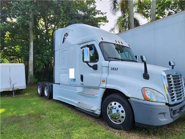 2016 Freightliner Cascadia DD15- Automatic Trans - Runs and Drives