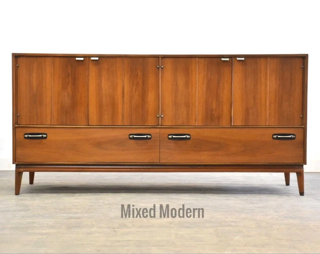 Walnut Mid Century Modern TV Console Credenza Walnut Mid Century Modern TV Console Credenza