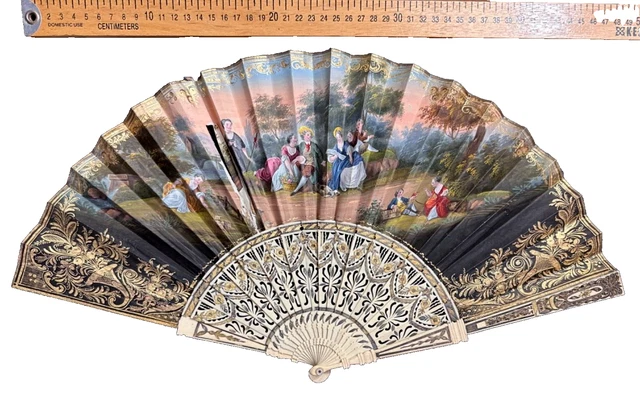 Éventail Ancien Et Vase Français - Objet De Charme Et De Mode