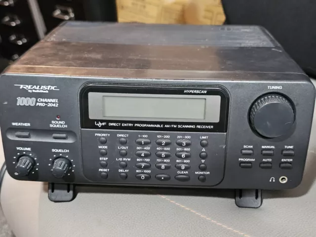 REALISTIC PRO-2042 1000 CHANNEL VHF/UHF SCANNER, works well