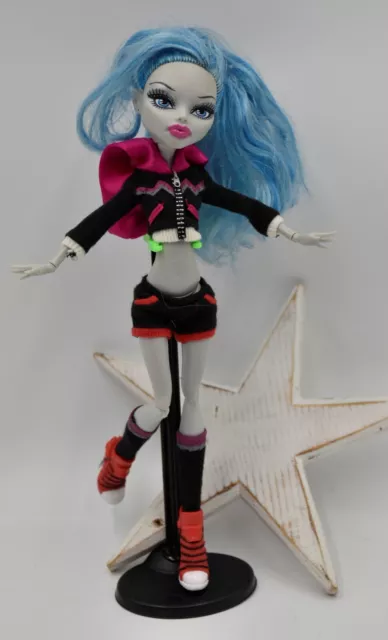 Doll Monster High Ghoulia Yelps Ghoul Spirit Fearleading Go Monster High Team
