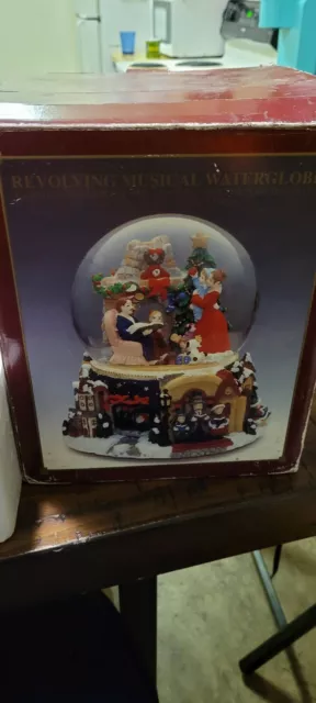 Kirkland Signature Musical Waterglobe Santa Sleigh w/ Revolving Base