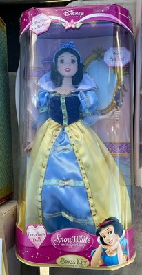 Disney  Snow White  Porcelain Doll Brass Key Keepsake Princess 2006 