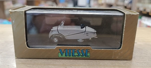 Vitesse 1/43 Scale Diecast 470 - 1960 Land Rover - Grey/White