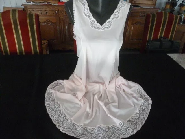 jolie combinaison&fond de robe vintage jolie dentelle  T 48/50  ref RTE80