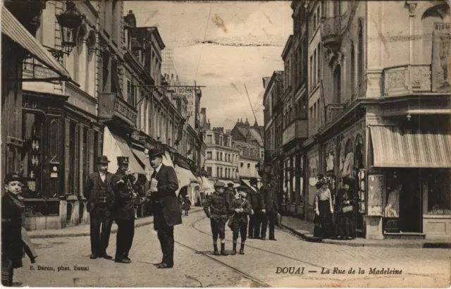 CPA DOUAI - La Rue de la MADELEINE (137338)