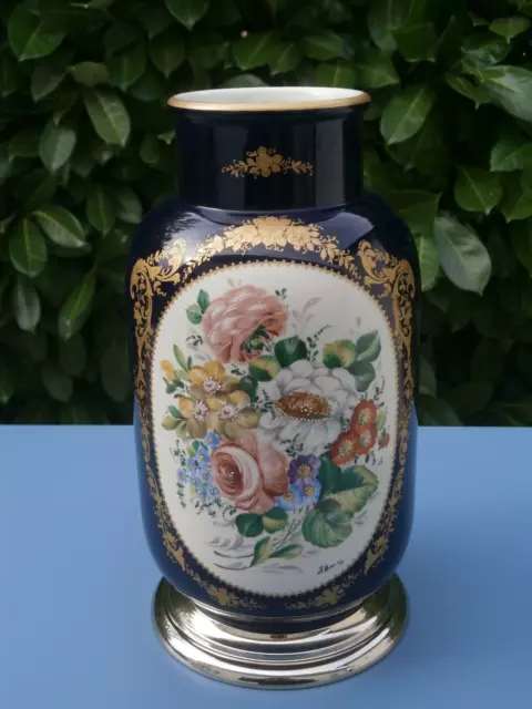 Vase ancien grand modèle en Porcelaine Fond bleu cobalt avec un médaillon fleuri