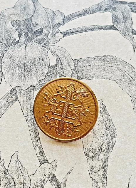 Grand bouton ancien en métal Décor Croix de Lorraine French button