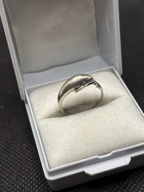 Bague Ancienne En Argent 925 (poinçon Minerve) Avec Motif De 3 Dauphins - Taille 52, Occasion