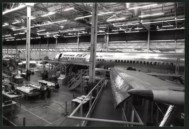 Fotografie Everett, Boeing-Flugzeugfabrik, Flugzeug Boeing 757 in der Endmontag