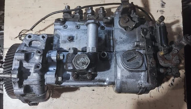 Mitsubishi Fuso Canter Fuso 4D33 Fuel Injection Pump ME12952