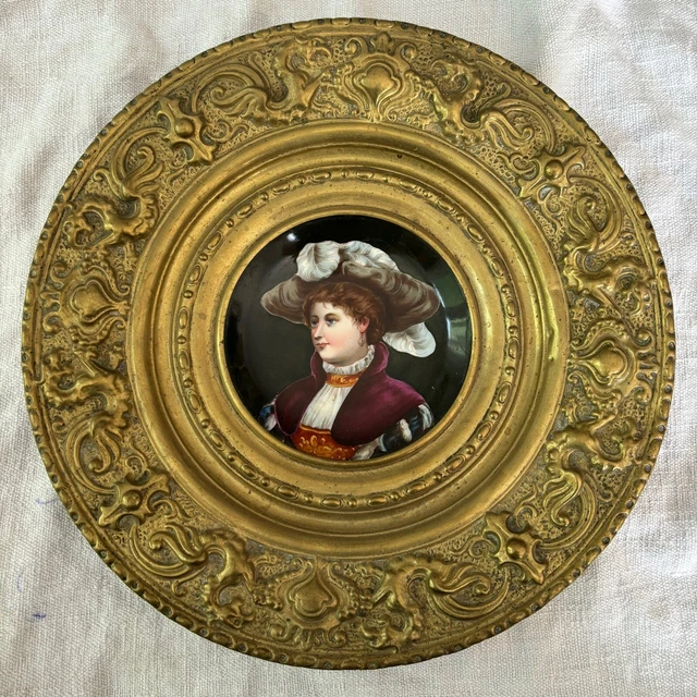 Herendt Assiette en porcelaine à aile ajourée... - Lot 238 - Maison