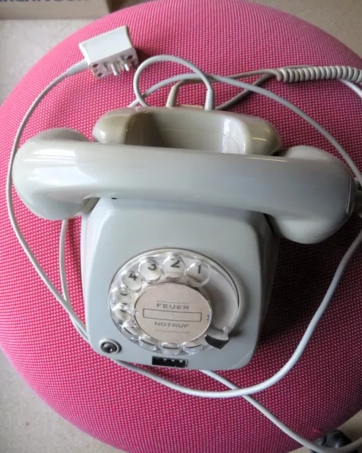 Telefonapparate 2 alte, gebrauchte Retro/Vintage Geräte der Deutschen Post