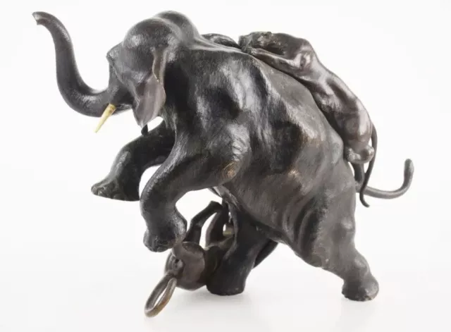 bronze  japon elephant Attaque Par Des tigres Époque Edo XIXeme siècle 3