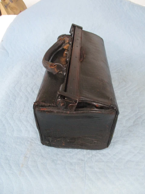 Antike Ledertasche  Arzttasche 2