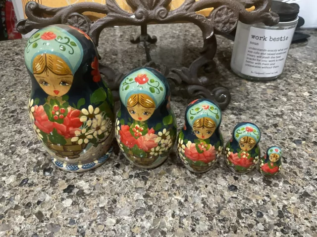 Juego de 5 muñecas rusas de anidación matrioshka vintage hechas en Rusia pintadas a mano