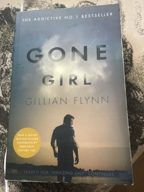 Gone Girl by Gillian Flynn paperback