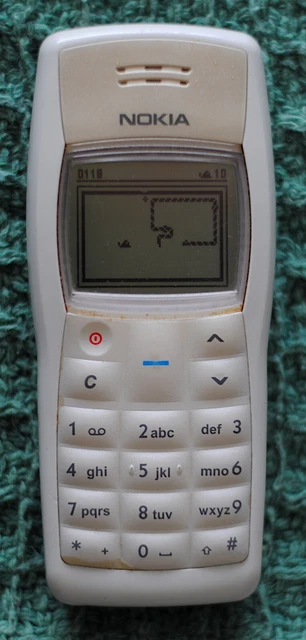 Nokia 1100 white mobile phone with battery and charger in working order