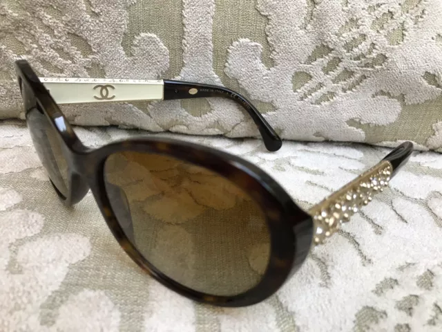 Chanel // Cruise 2020/21 White Visor Sunglasses – VSP Consignment