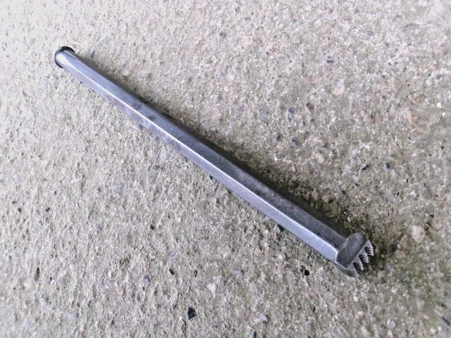 Ancien Outil De Tailleur De Pierre – Drille En Pierre Du 19e Siècle