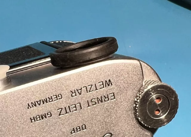 Leica Okularschutz aus Kunststoff zum Aufstecken , passend für Leica  M1-M6 !