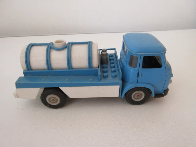 Norev 1/43 Scale 4/74/01 - Saviem Transport de Chevaux - Green - Toy Essential Shop