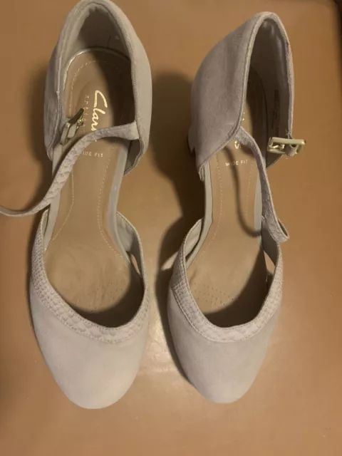 Clarks chorus buzz new arrivals