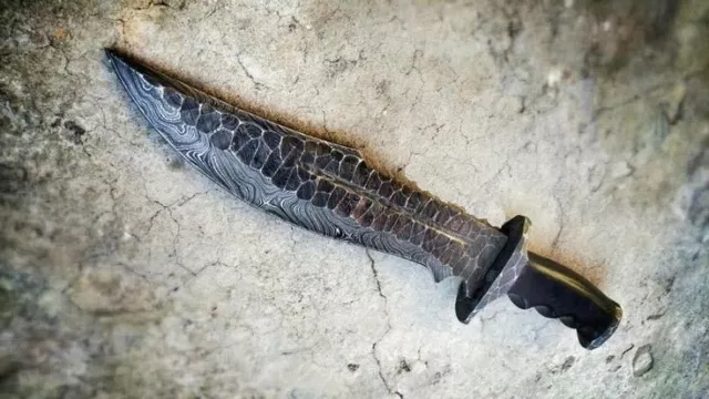 Custom Handmade Forged Damascus Steel Blade Hunting Bowie Knife Survival Knife