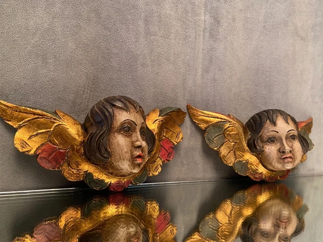 Paire de sujets en bois sculpté aux anges Italie Venise