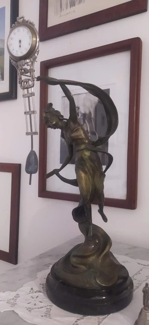 Antico orologio francese da tavolo, marmo e statua di bronzo firmata E.Bruchon 